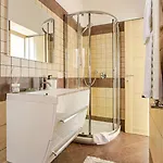 Dng House - Vatican 80 Square Appartement